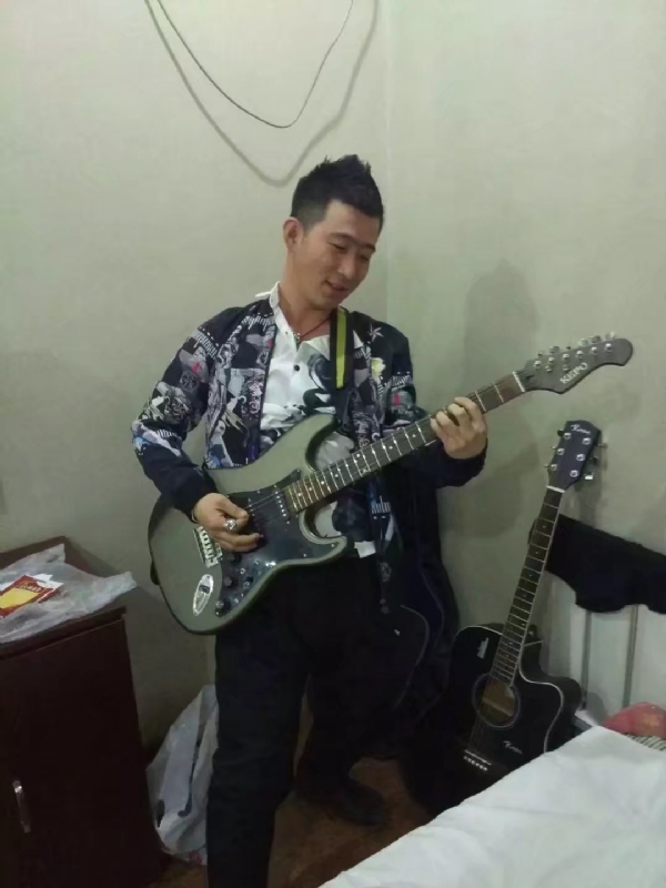 小吉他的第一张照片--江门相亲服务中心