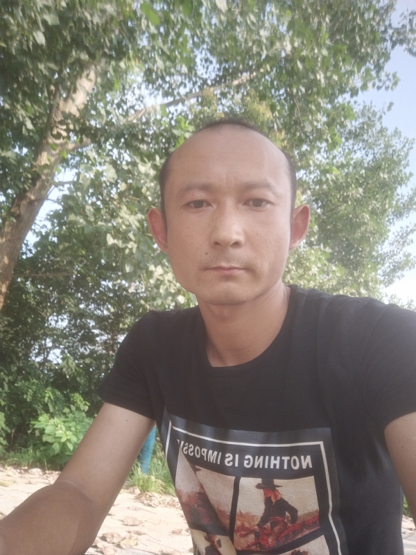 80大叔的第一张照片--江门相亲服务中心
