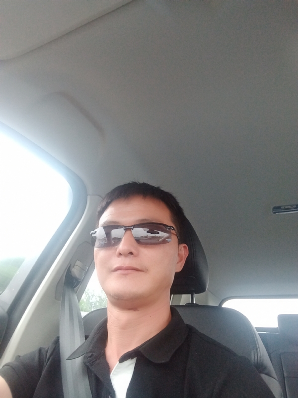 孤独的男人的第二张照片--江门相亲服务中心