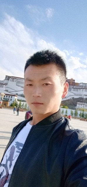 阳光下的小草的第一张照片--江门相亲服务中心