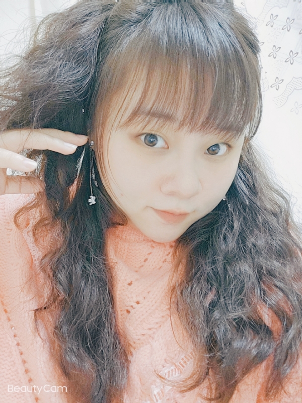 艾薇儿的第一张照片--江门相亲服务中心