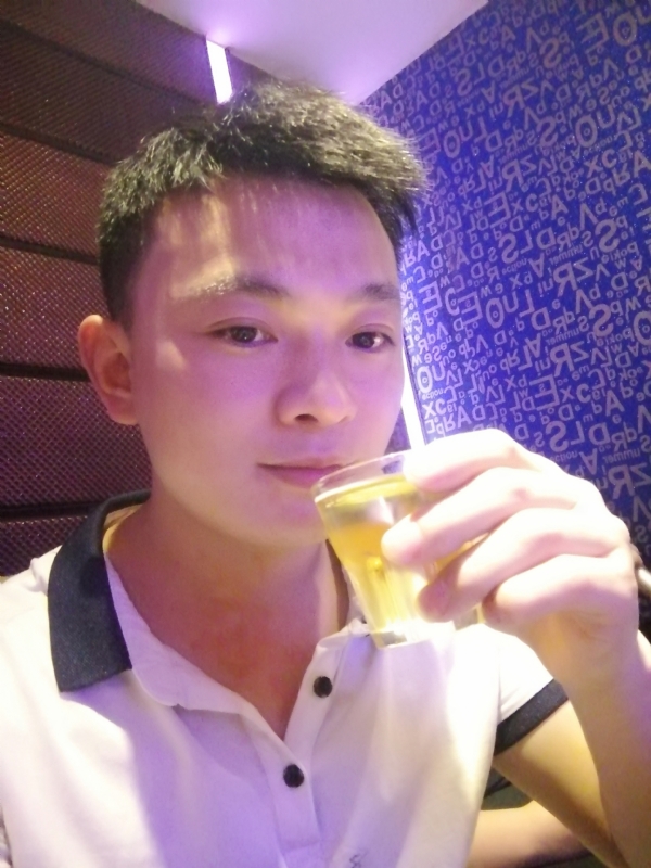 幸福的拥抱的第一张照片--江门相亲服务中心