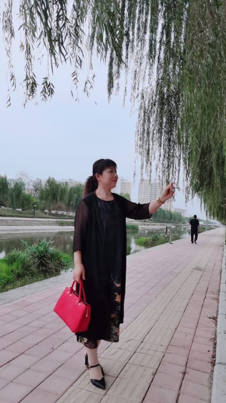 周本玲的第一张照片--江门相亲服务中心
