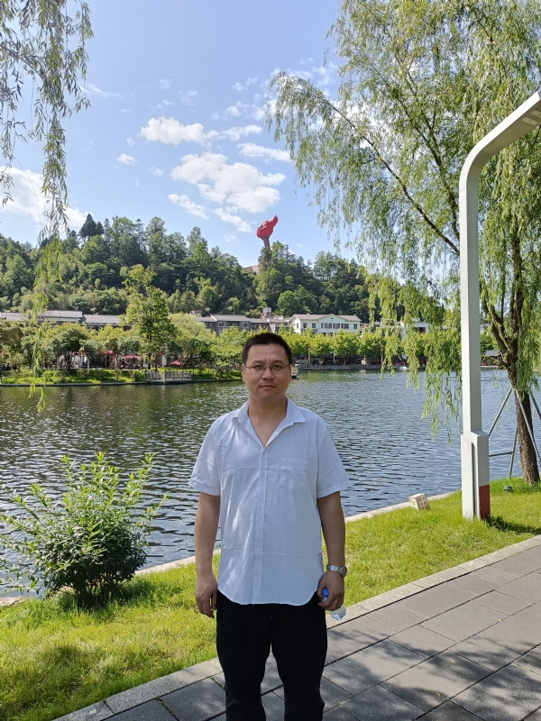 风雨相伴的第一张照片--江门相亲服务中心