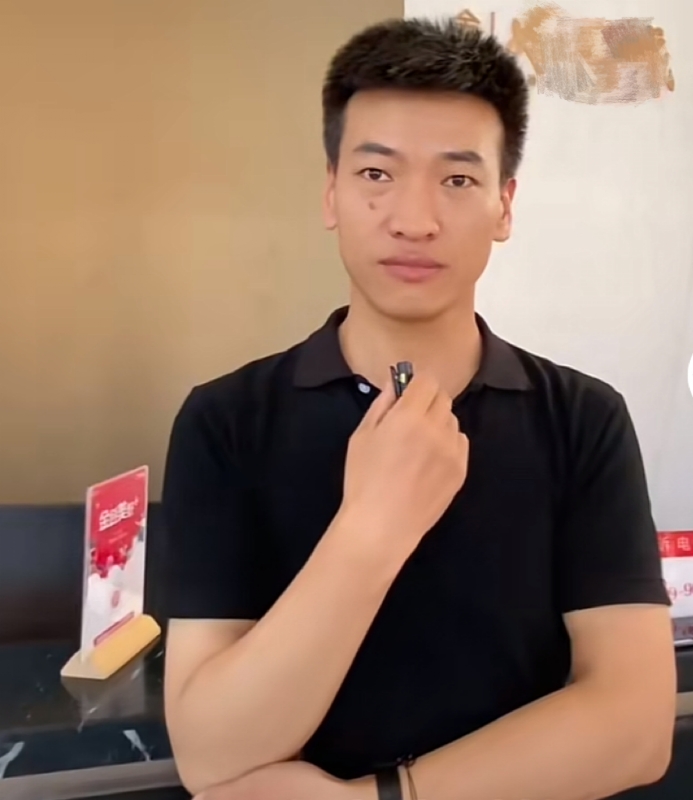 一杯梁白开的第一张照片--江门相亲服务中心