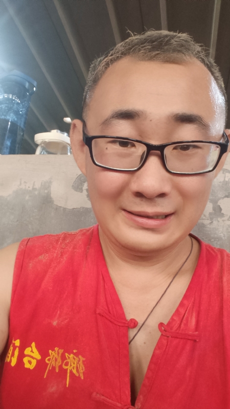黑黑一笑的第二张照片--江门相亲服务中心